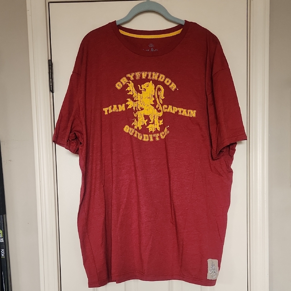Warner Bros Gryffindor Red Yellow Short Sleeve Tee